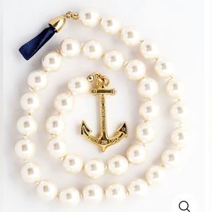 Pearl anchor necklace